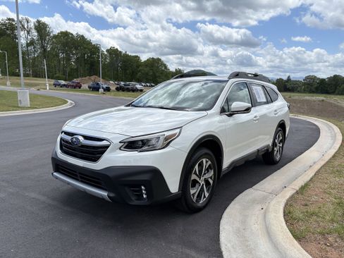 Used 2022 Subaru Outback Limited w/ Popular Package #2 AWD/4WD image 3