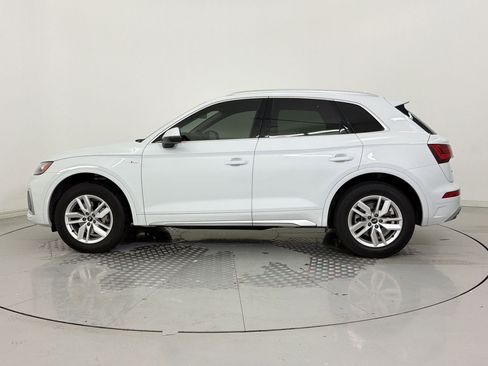 Used 2023 Audi Q5 2.0T Premium w/ Convenience Package image 2