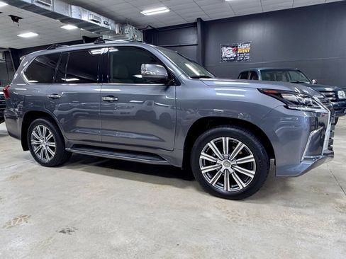 Used 2016 Lexus LX 570 4WD w/ Luxury Package image 4