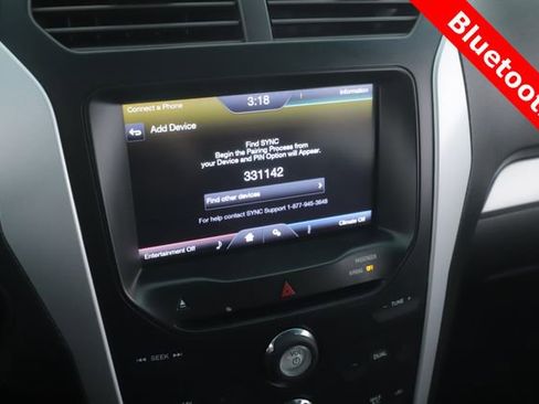 Used 2014 Ford Explorer XLT w/ Equipment Group 202A AWD/4WD image 4