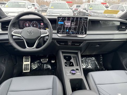 New 2026 Volkswagen Tiguan SE R-Line AWD/4WD image 6
