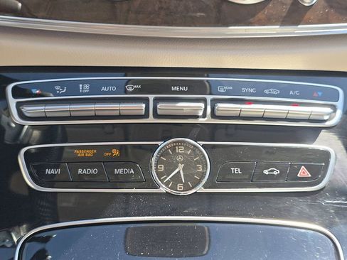 Used 2017 Mercedes-Benz E 400 4MATIC Wagon image 34