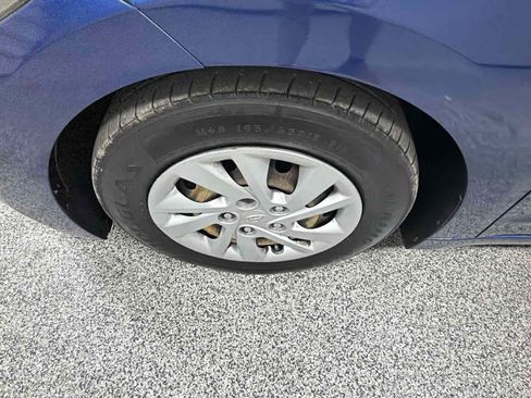 Used 2017 Hyundai Elantra SE image 39