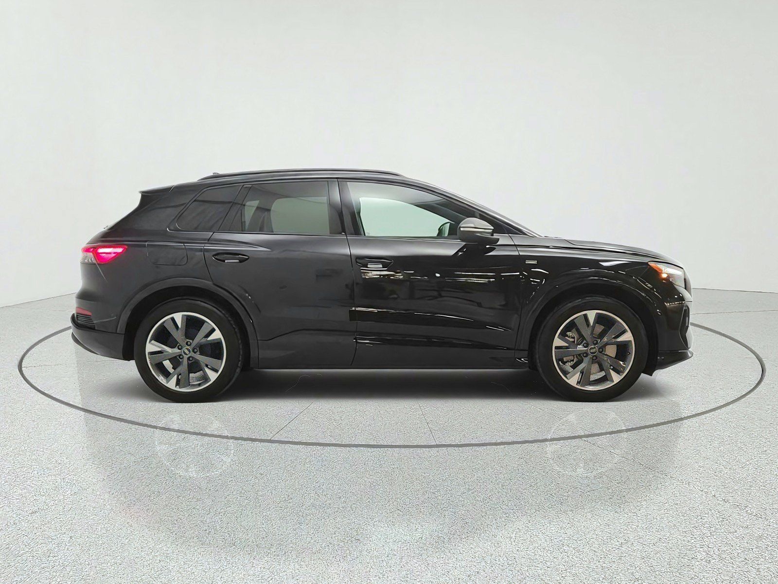Used 2024 Audi Q4 e-tron Premium Plus AWD/4WD image 4