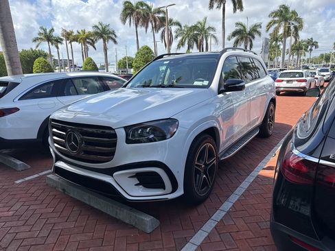 Used 2025 Mercedes-Benz GLS 450 4MATIC image 2