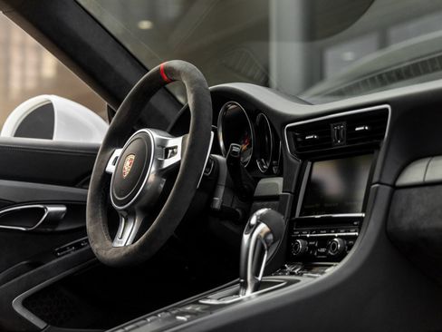 Certified 2014 Porsche 911 GT3 RWD image 38