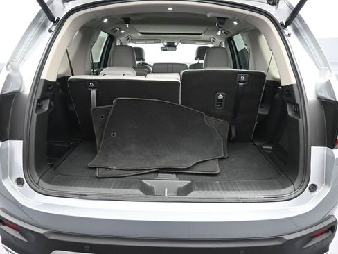 Used 2024 Honda Pilot Touring image 23