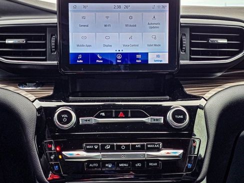 Used 2024 Ford Explorer Limited image 20