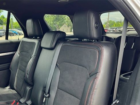 Used 2019 Ford Explorer XLT w/ XLT Sport Appearance Package image 32