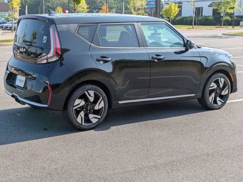 Used 2023 Kia Soul GT-Line w/ GT-Line Technology Package FWD image 4
