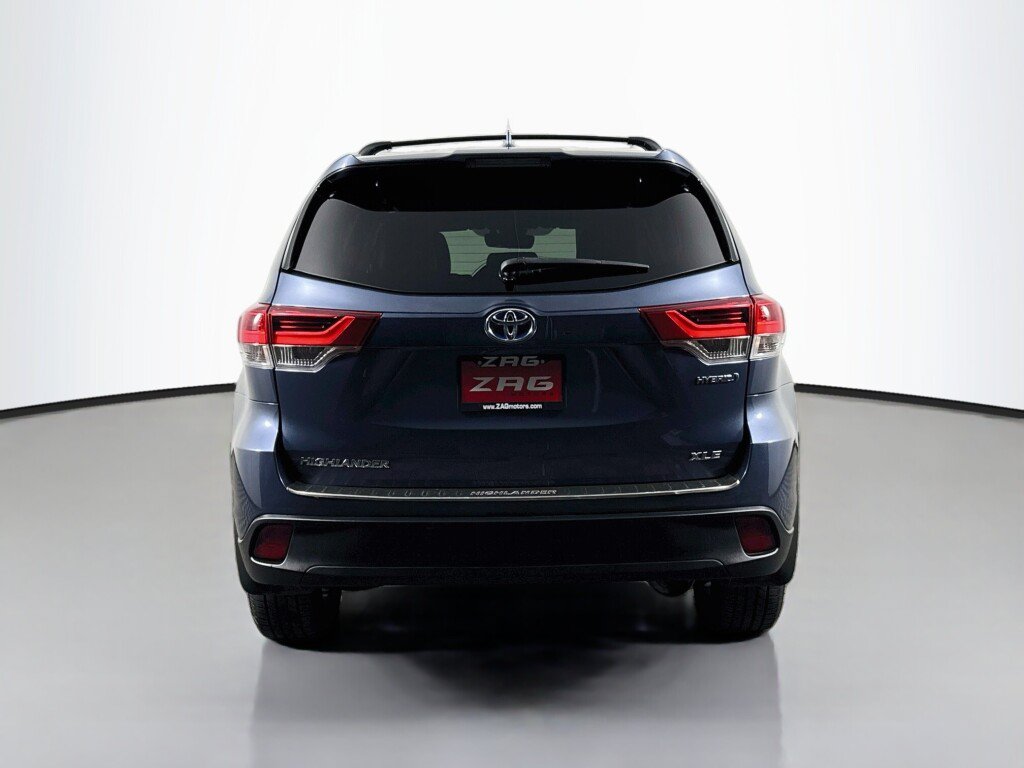 Used 2017 Toyota Highlander XLE AWD/4WD image 4
