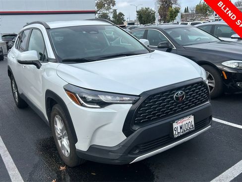 Certified 2023 Toyota Corolla Cross LE image 1