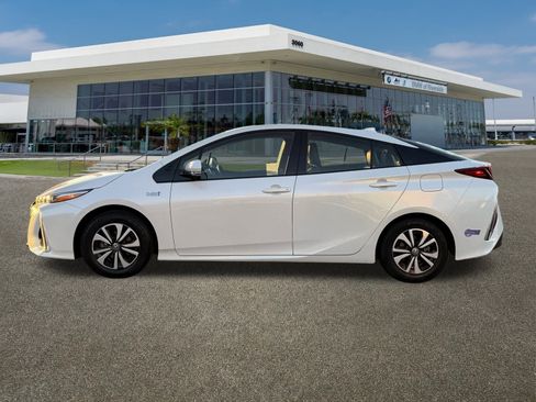 Used 2019 Toyota Prius Prime Plus image 4