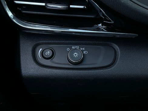 Used 2025 Buick Envista Sport Touring image 20