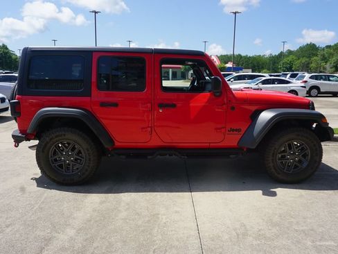 Used 2025 Jeep Wrangler Unlimited Sport AWD/4WD image 21