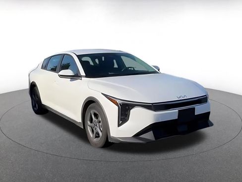 Used 2025 Kia K4 LXS image 3