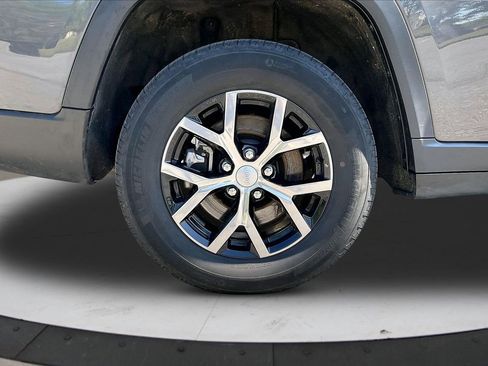 Used 2024 Jeep Grand Cherokee L Limited w/ Luxury Tech Group II image 39