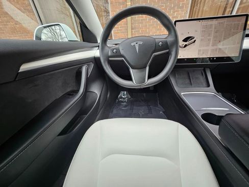 Used 2023 Tesla Model 3 Standard Range image 2