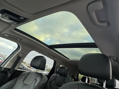 Used 2023 Kia Sorento SX Prestige image 24