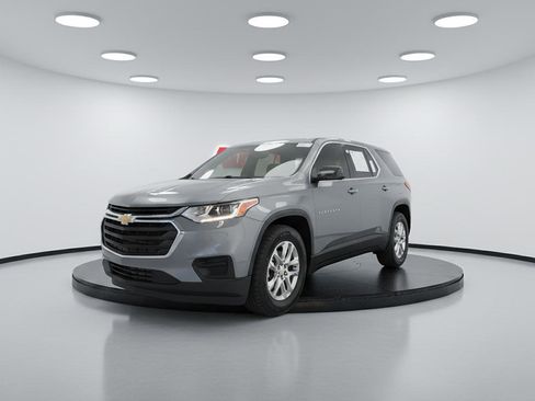 Used 2018 Chevrolet Traverse LS FWD image 2