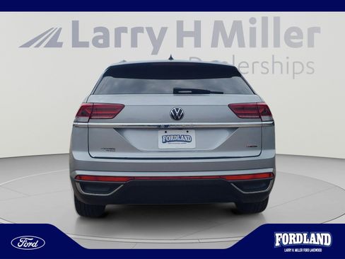 Used 2021 Volkswagen Atlas Cross Sport SE AWD/4WD image 4
