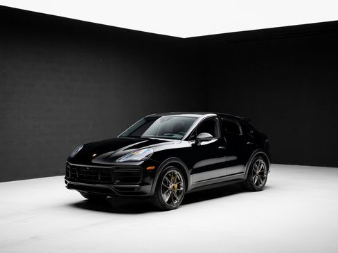 Used 2023 Porsche Cayenne Turbo GT image 4