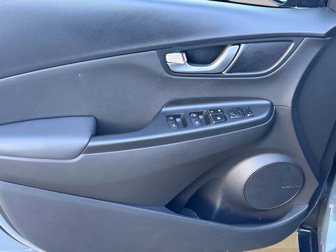 Used 2023 Hyundai Kona Limited FWD image 29