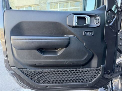 Used 2022 Jeep Wrangler Unlimited Rubicon w/ Xtreme Recon 35" Tire Package image 15