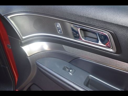 Used 2019 Ford Explorer XLT w/ Equipment Group 202A FWD image 38