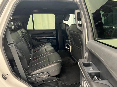 Used 2018 Ford Expedition XLT w/ Equipment Group 201A AWD/4WD image 11