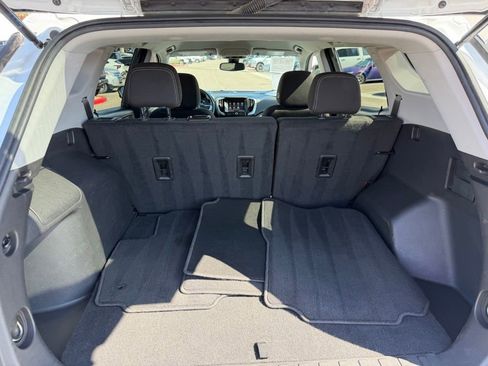 Used 2024 GMC Terrain SLE FWD image 17