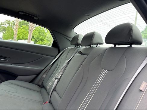 Used 2025 Hyundai Elantra SEL FWD image 18