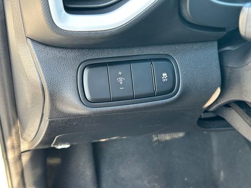 Used 2023 Hyundai Venue Limited w/ Cargo Package image 18