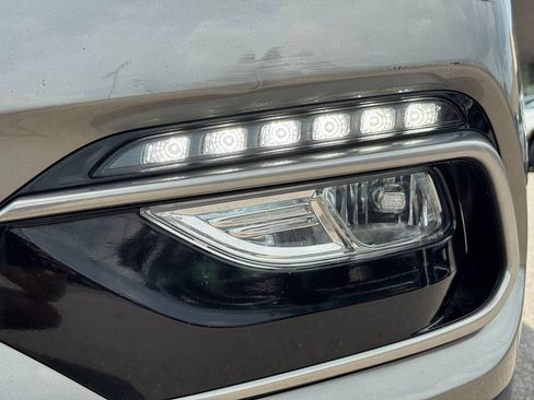 Used 2017 Hyundai Santa Fe Sport FWD image 8
