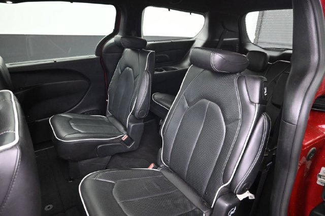 Used 2025 Chrysler Pacifica Limited FWD image 27