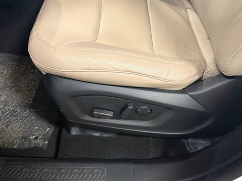 Used 2020 Ford Explorer XLT w/ Equipment Group 202A AWD/4WD image 28
