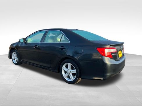 Used 2012 Toyota Camry L image 6