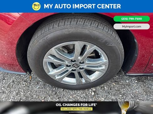 Used 2021 Toyota Sienna Platinum AWD/4WD image 6