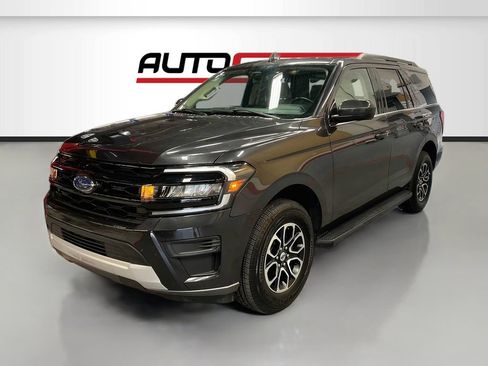 Used 2024 Ford Expedition XLT AWD/4WD image 3