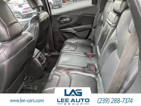 Used 2019 Jeep Cherokee Limited FWD image 12