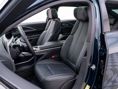 Certified 2025 Cadillac Lyriq Luxury image 19