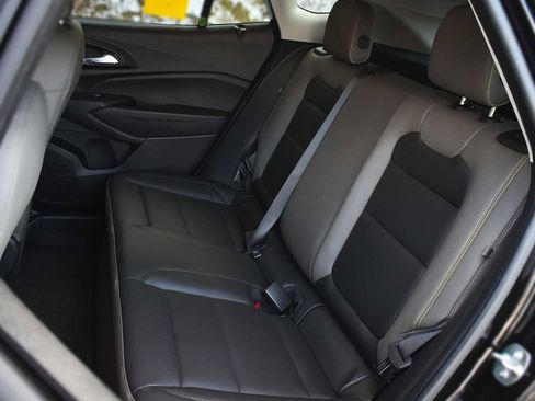 New 2026 Chevrolet Trax ACTIV w/ Sunroof Package image 13