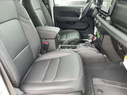 New 2025 Jeep Gladiator Sport w/ Premium Package image 32