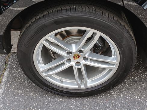Used 2023 Porsche Macan AWD/4WD image 7