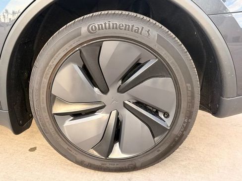 Used 2026 Tesla Model Y 2WD image 4