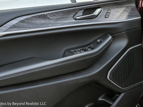 Used 2022 Jeep Grand Cherokee L Limited image 14