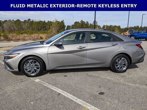 Used 2024 Hyundai Elantra SEL image 7