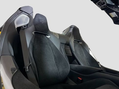 Used 2025 McLaren Artura Spider RWD image 7
