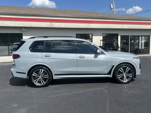 Used 2024 BMW X7 xDrive40i w/ M Sport Package AWD/4WD image 4