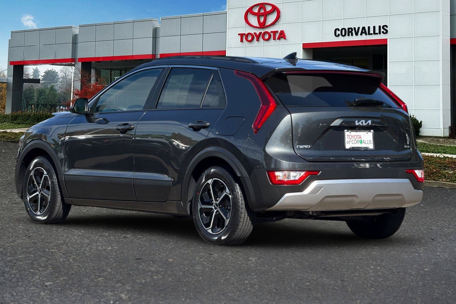 Used 2025 Kia Niro LX FWD image 6
